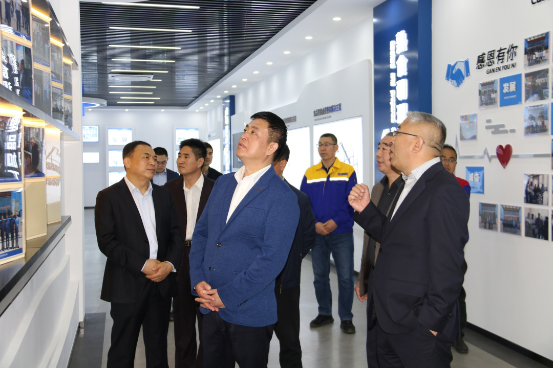 青島市政協(xié)副主席、市工商聯(lián)主席崔作一行蒞臨銳智股份調(diào)研考察