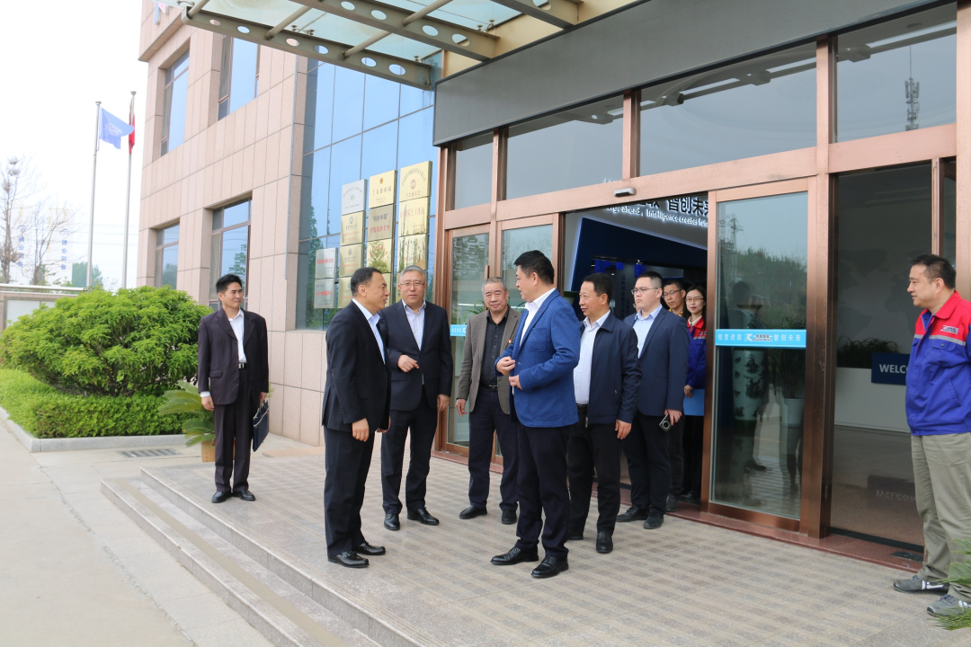 青島市政協(xié)副主席、市工商聯(lián)主席崔作一行蒞臨銳智股份調(diào)研考察
